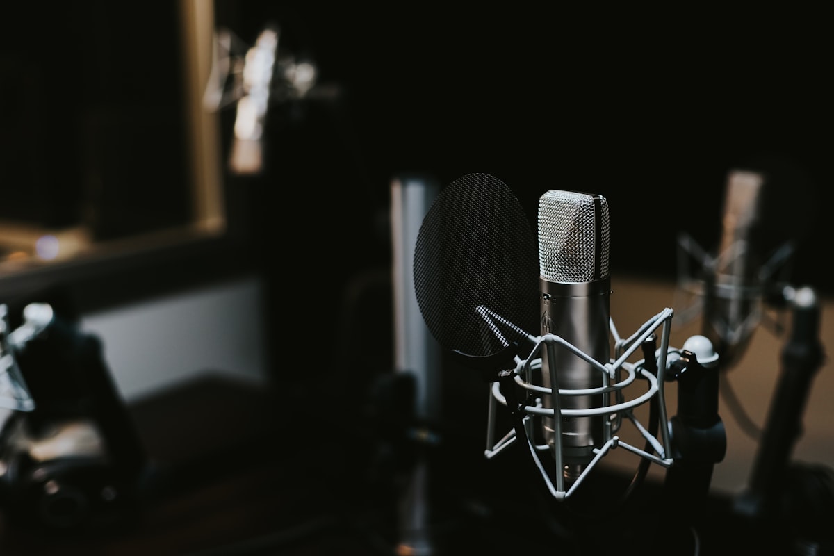Best ADHD podcasts: learn while you commute, walk, or do dishes